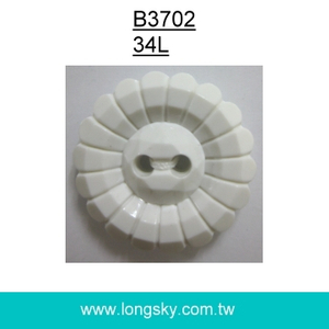 (#B3702/34L) 21.5mm 2 hole sunflower shape dyeable nylon button for coat